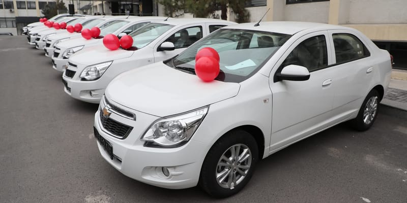 Национальной академии наук КР передали 26 новых автомобилей на 45 млн сомов изображение публикации