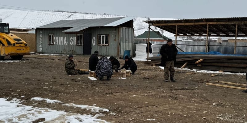 Минстрой зафиксировал отставание от сроков на стройке детсада на 140 мест в Токтогуле изображение публикации