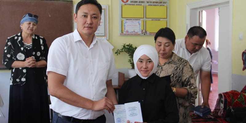 Статус кайрылмана: как получить и на какие выплаты рассчитывать в Кыргызстан изображение публикации