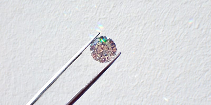 Кабмин КР ввел обязательную экспертизу алмазов и обновил правила для ювелиров изображение публикации