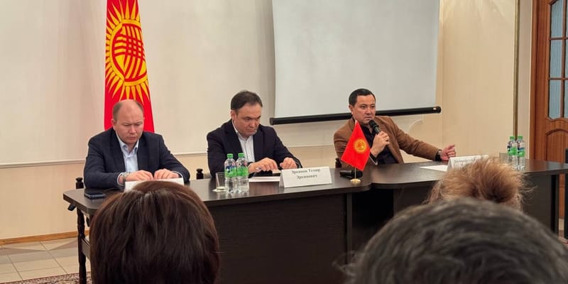 Глава Минздрава обсудил с врачами в Москве их возвращение в Кыргызстан изображение публикации