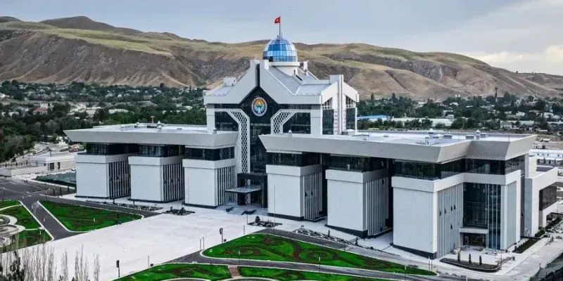 Садыр Жапаров сократил дублирующие функции в АП КР и усилил надзор за бюджетом изображение публикации