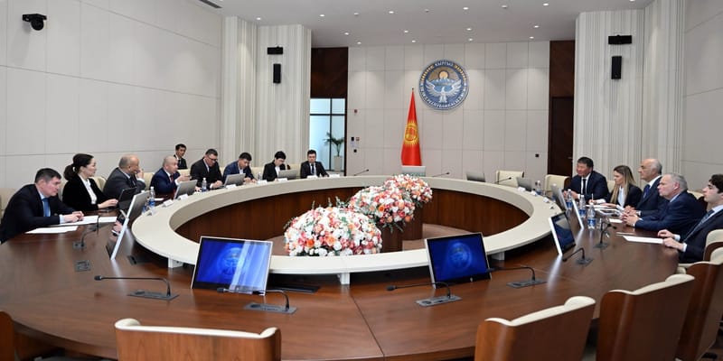 Встреча Алмамбета Шыкмаматова с руководством SICPA SA в офисе ГНС КР.