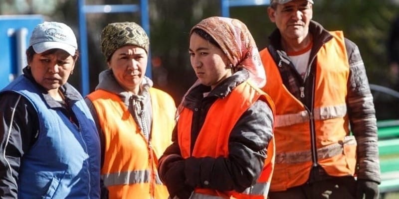 Работодатели в РФ получили право увольнять мигрантов по-новому изображение публикации