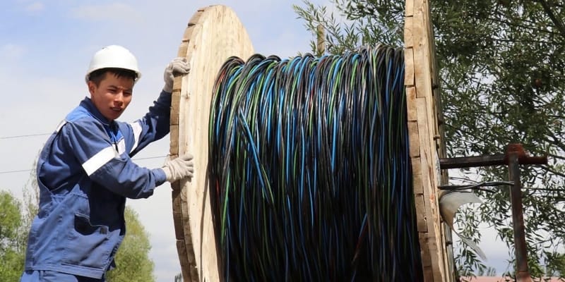 Почти 9 тысяч изоляторов и 54 тысячи счетчиков установят в Баткенской области изображение публикации