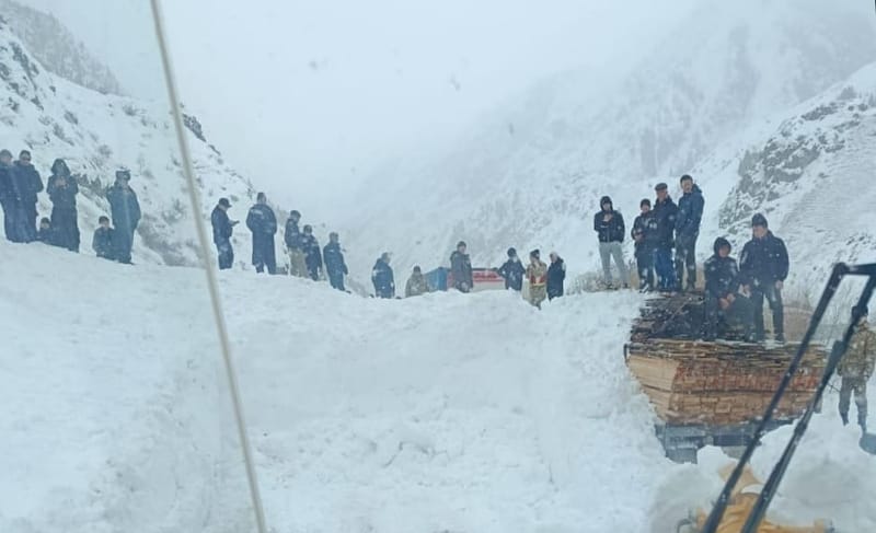 На трассе Бишкек — Нарын — Торугарт сошла лавина: движение перекрыто изображение публикации