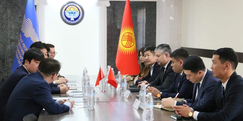 Встреча главы НАИ Равшанбека Сабирова с делегацией CECEP Solar Energy.