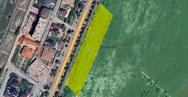 Земельный участок в селе Орто-Сай Аламудунского района, возвращенный государству после прокурорской проверки.