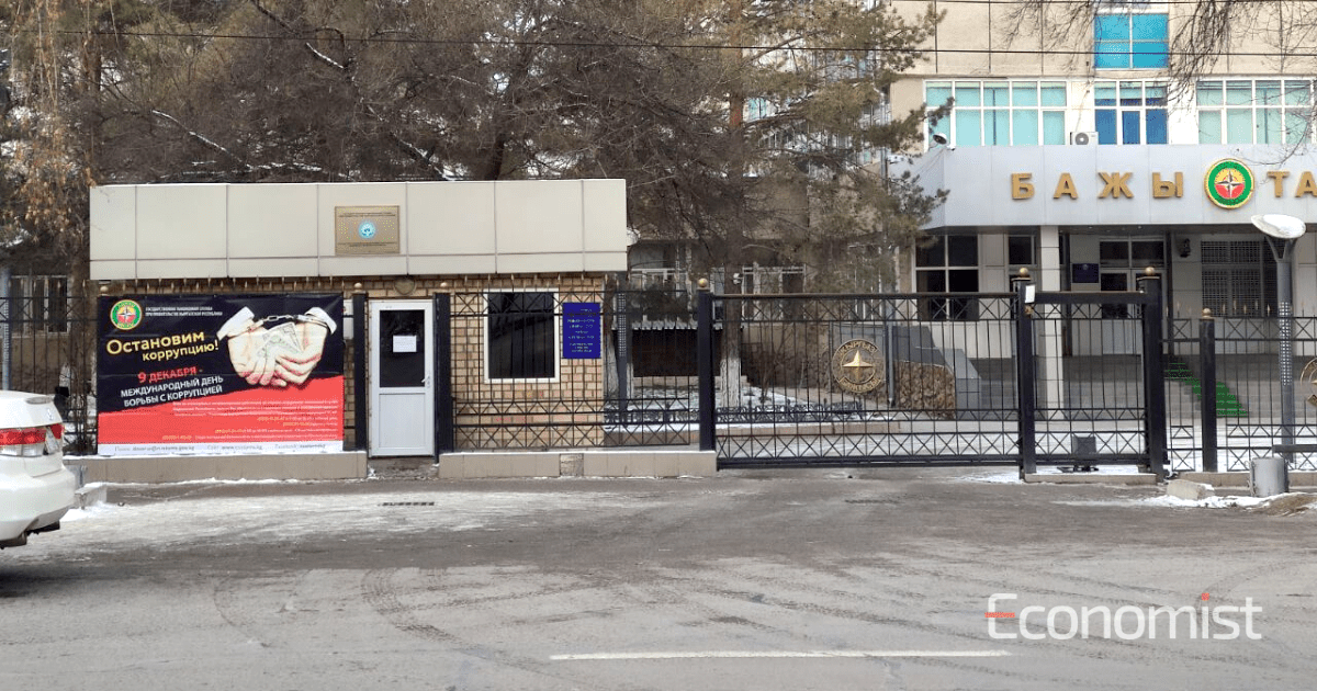 Сотрудника Таможенной службы задержали по подозрению в контрабанде