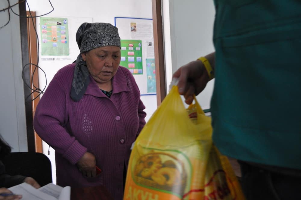 Малоимущим и многодетным выдадут продуктовые наборы. Кому просто нечего кушать – муки