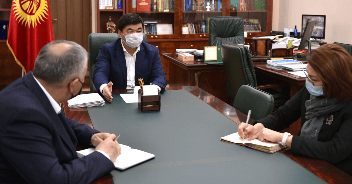 Комендатура не обеспечила пропусками поставщиков, но накажет магазины за закрытие