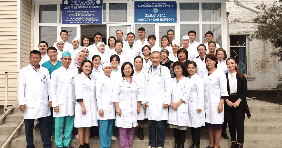 Две трети пожертвований на борьбу с COVID-19 направили на доплаты медикам