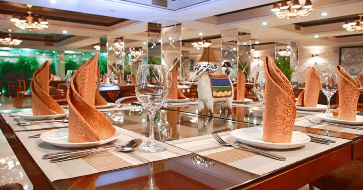 На три недели закрывают все кафе, где более 50 посадочных мест