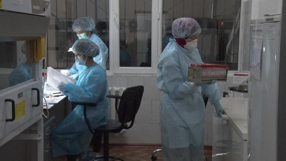 Задействованных в борьбе с COVID-19 медработников размещают в гостиницах