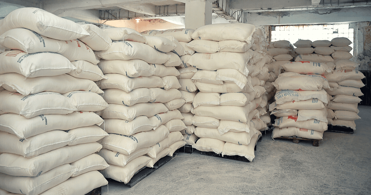 Правительство заверило, что кыргызстанцам раздадут 89 тысяч мешков муки из Фонда госматрезервов