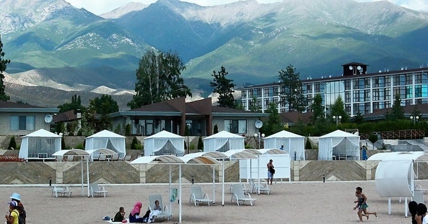 Гостиницы Иссык-Куля опасаются за безопасность туристов из-за открытого доступа к пляжам
