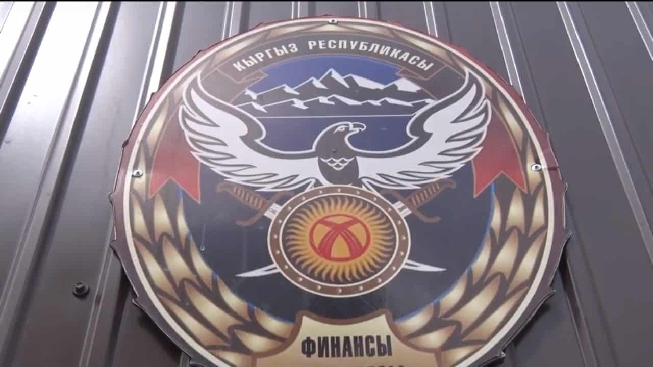 Проявили творческий подход: сотрудники Финполиции спели в честь Дня кыргызского языка. ВИДЕО