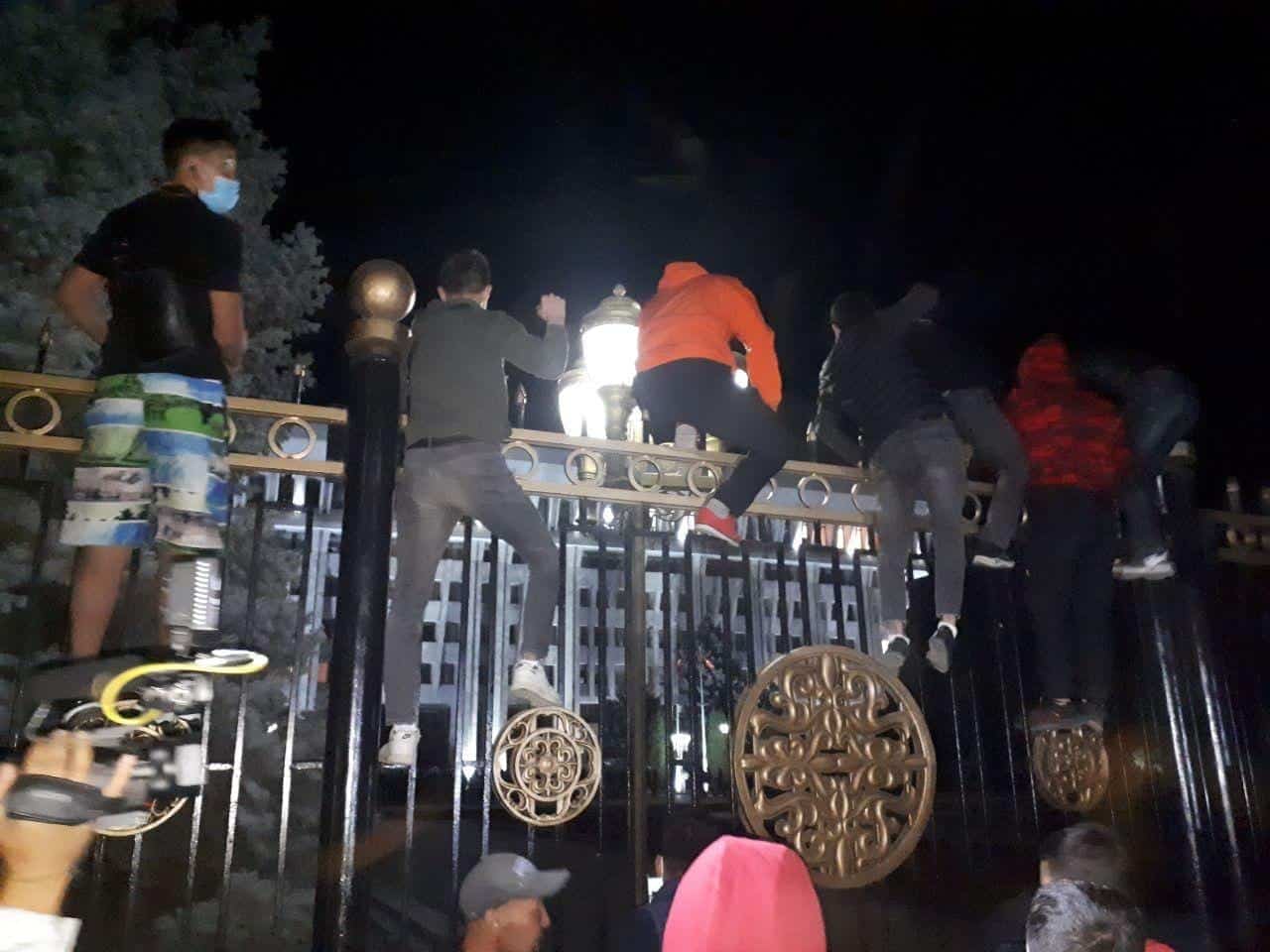 В результате разгона пострадали 8 человек. Их госпитализировали