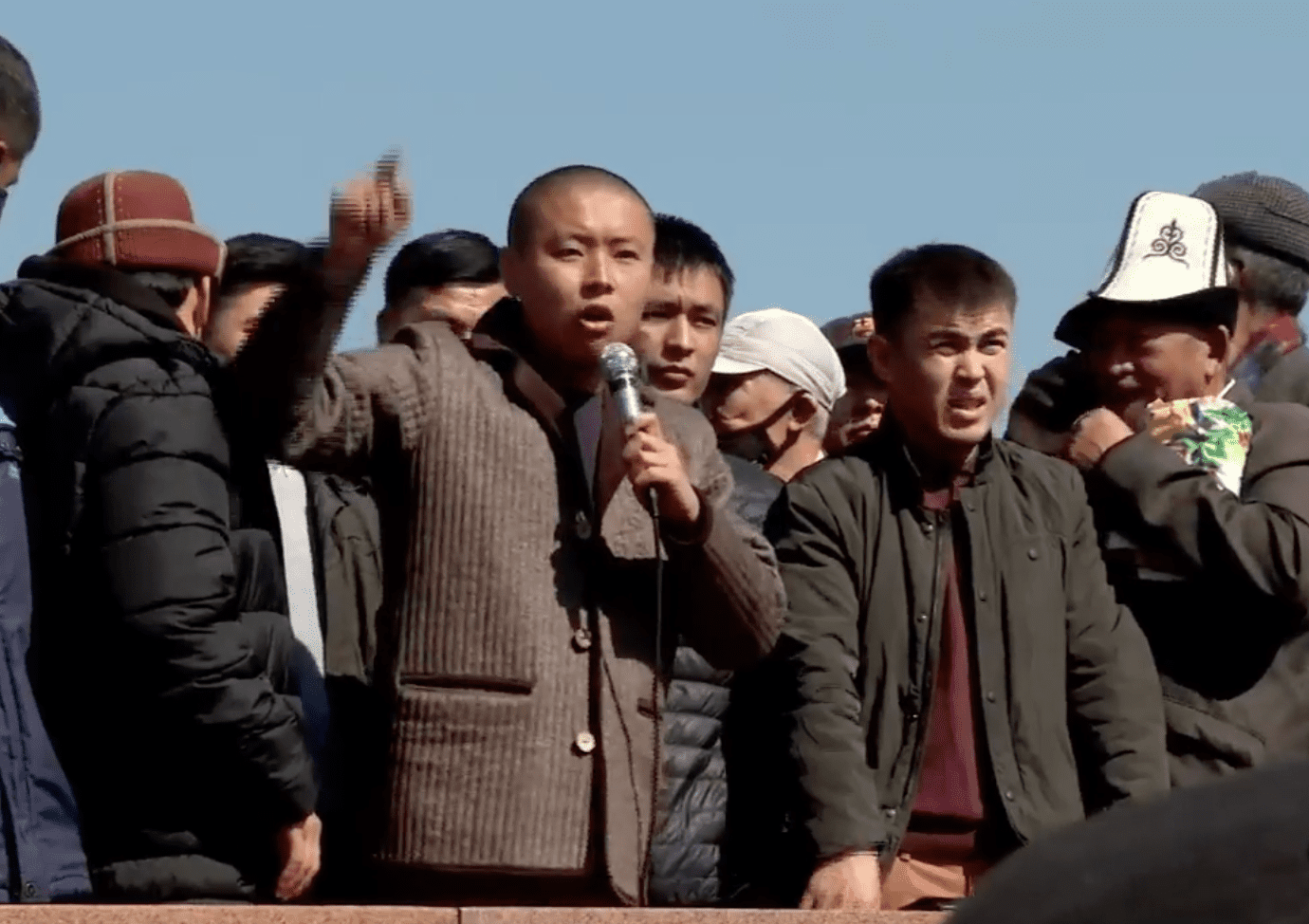 На площади Ала-Тоо проходит митинг против Садыра Жапарова