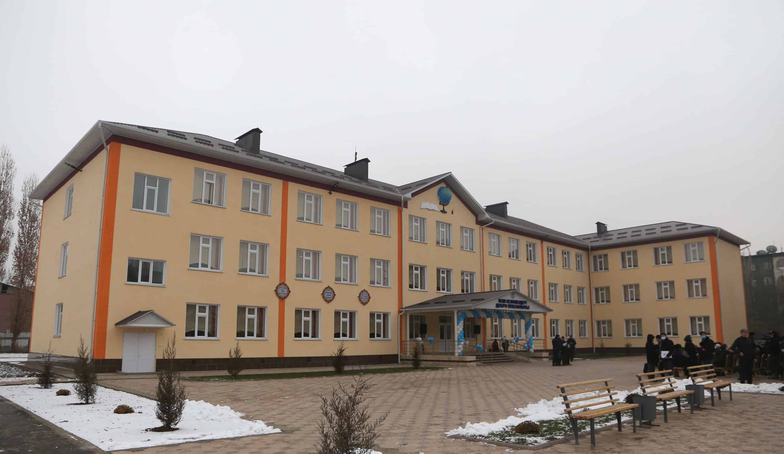 В Оше достроили школу на деньги от борьбы с коррупцией