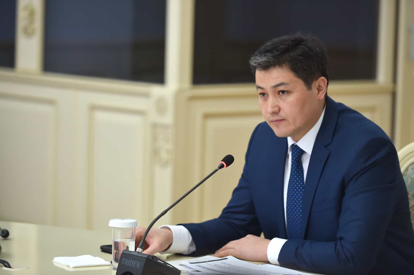 Марипов поручил чиновникам придумать механизм контроля цен на лекарства