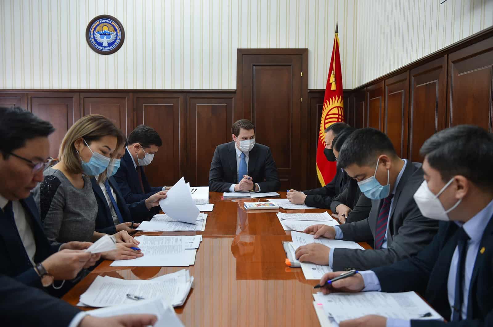 Новиков поручил начать выдачу «Мекен карт» с 1 сентября