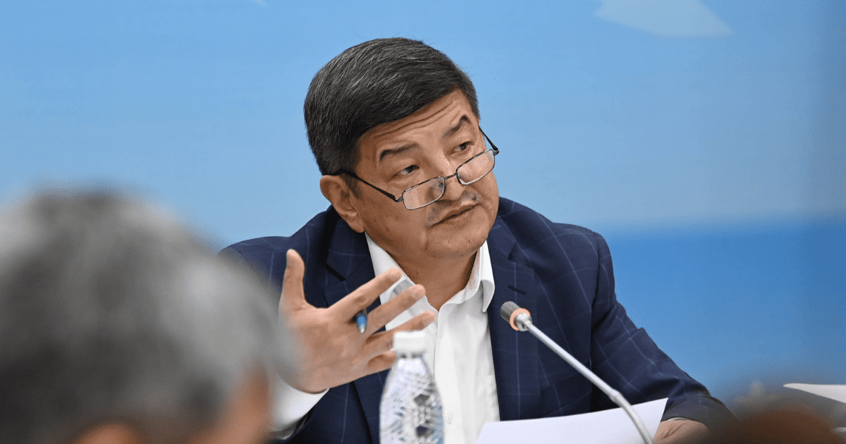 Акылбек Жапаров запросил у «Кумтора» офисы, технику и полный доступ к документам