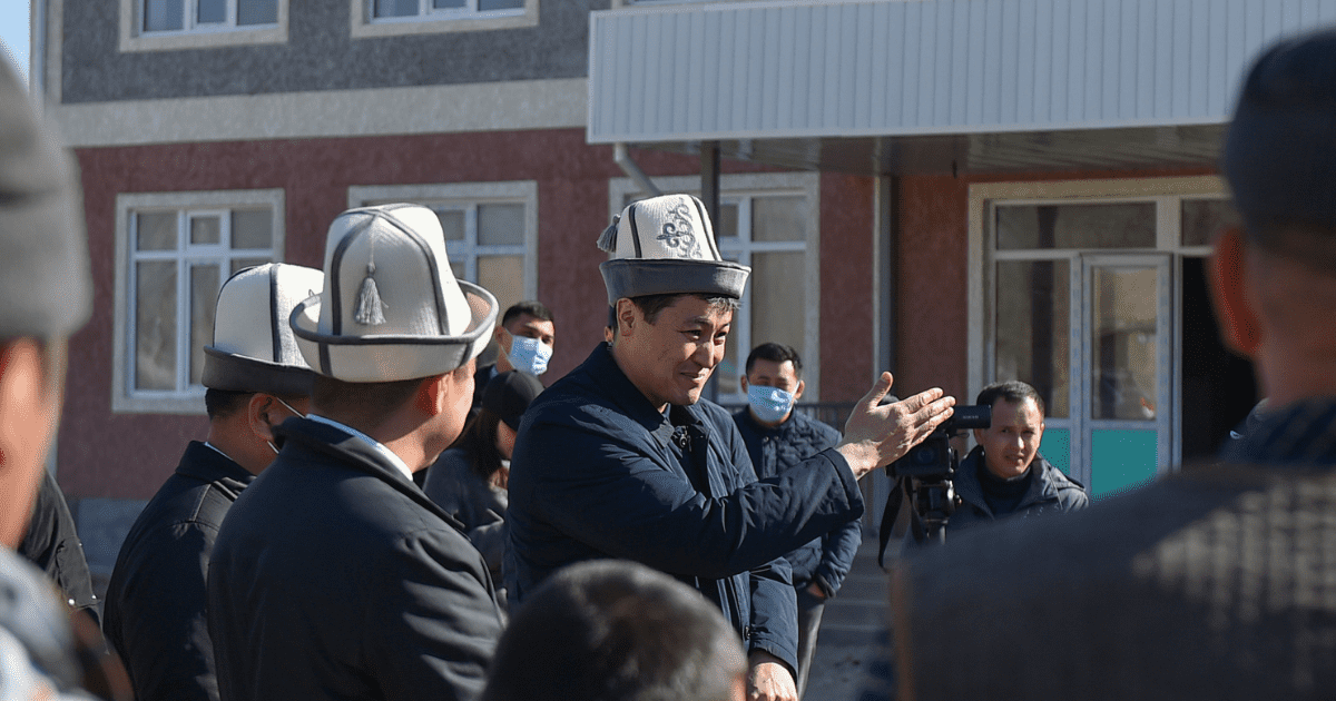 Премьер пообещал завершить строительство почти готовых школ в ближайшие три года