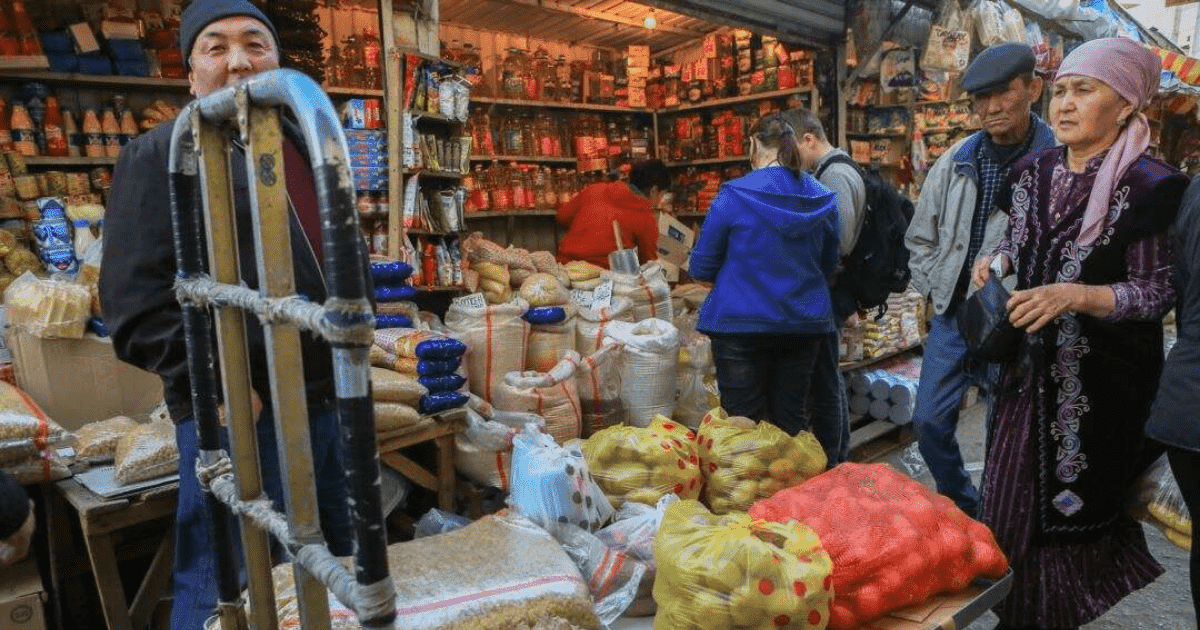 Кыргызстан попросил Россию о прямых поставках продуктов без наценок