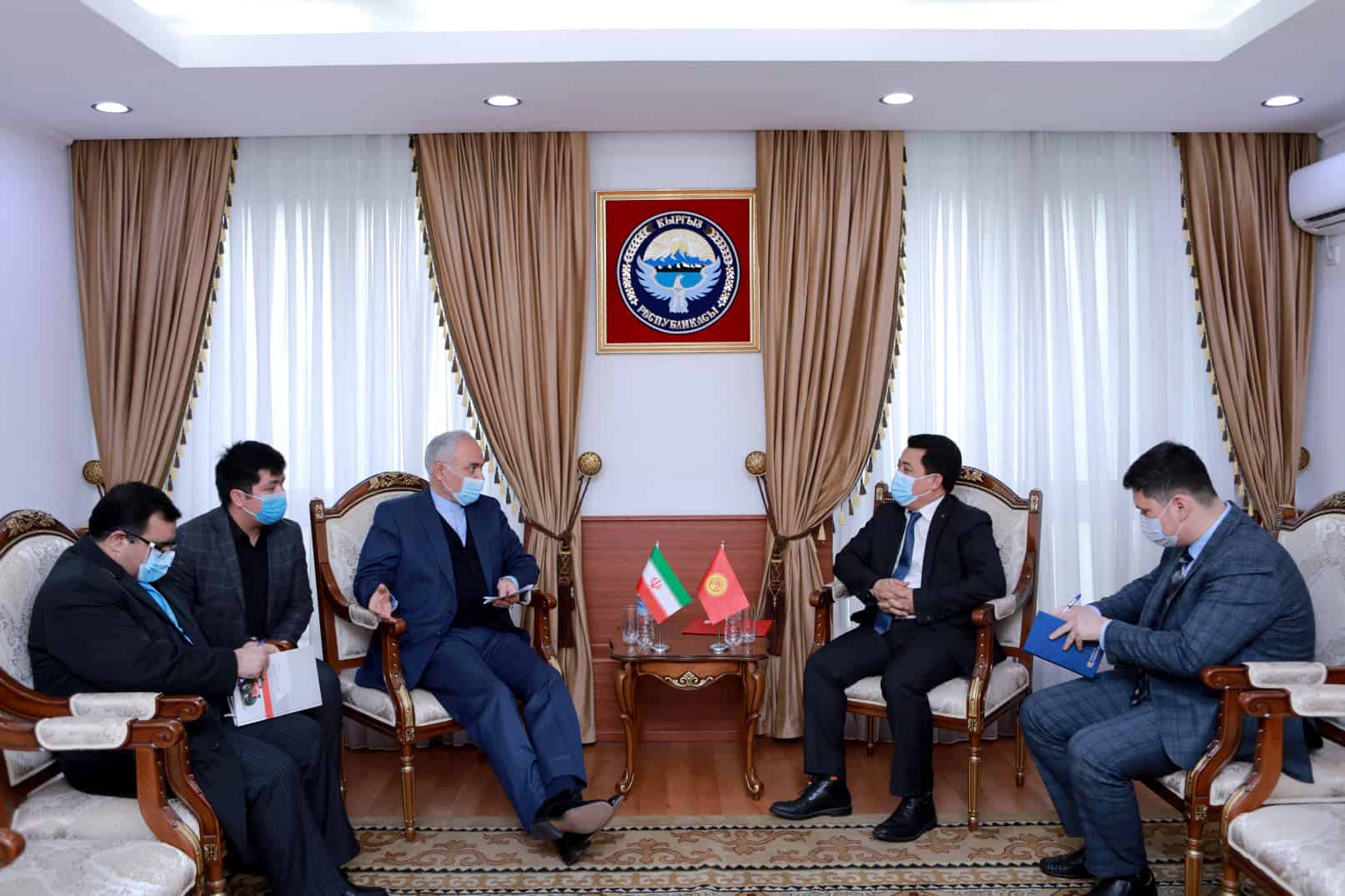 Кыргызстан и Иран обсудили возобновление время прямого авиасообщения