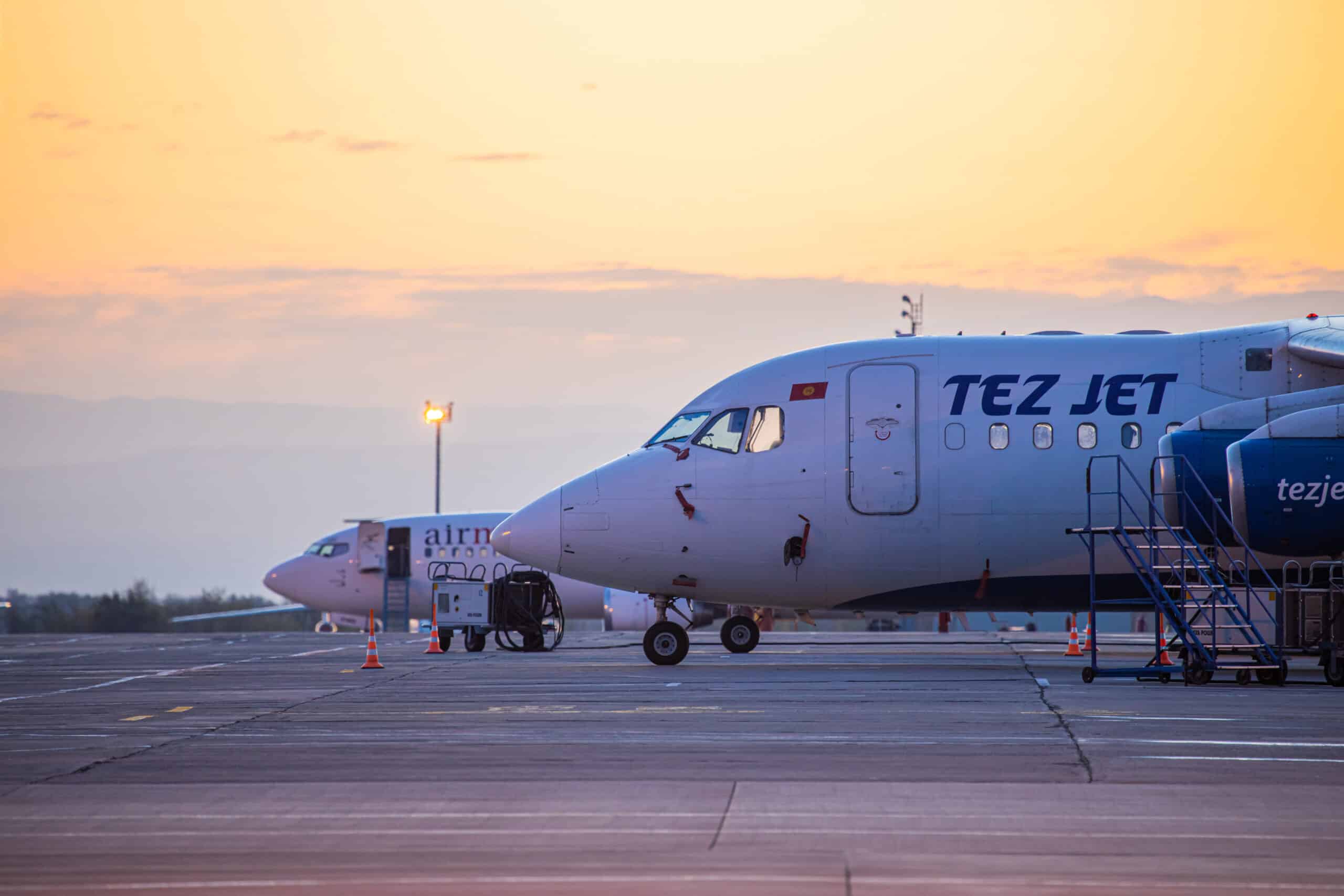 Тез джет. Tez Jet. Авиабилеты Джалал Абад Бишкек. Tez Jet Airlines. Аэропорт Джалал Абад.