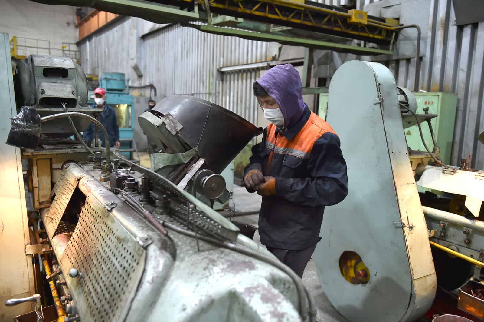 Просела на 18% — промышленность Кыргызстана продолжает бить антирекорды