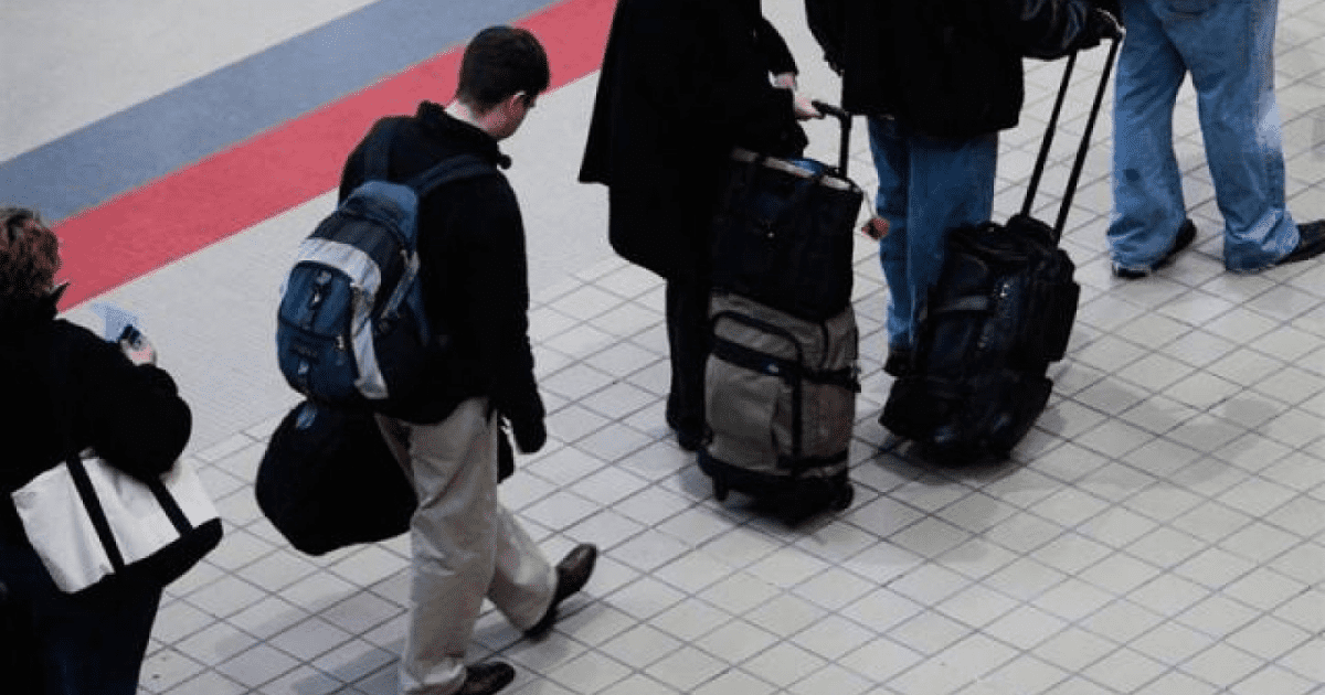 В КР предложили страховать жизнь и здоровье мигрантов