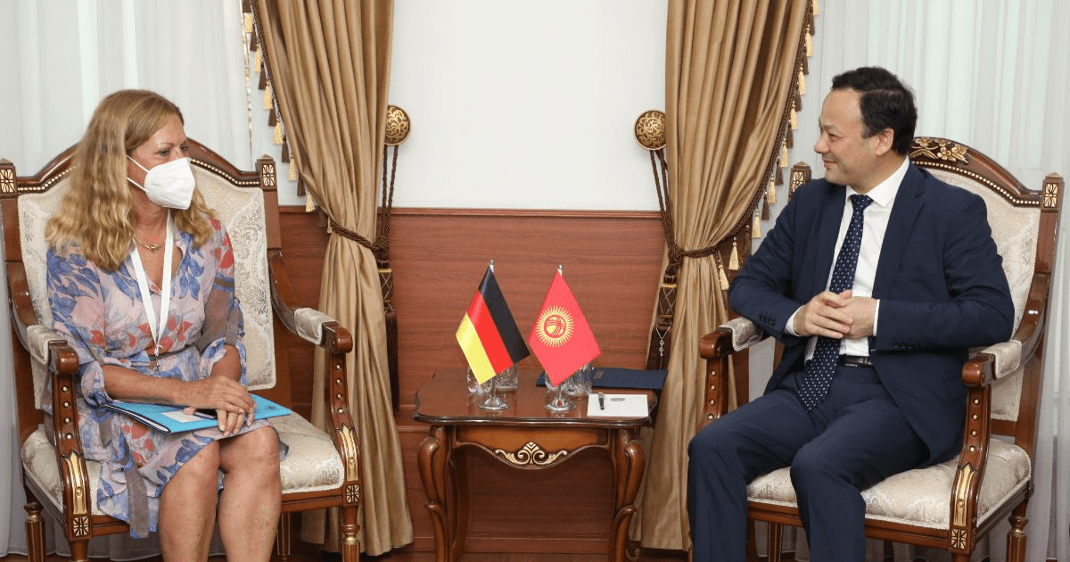 Германия выделит Кыргызстану 110 тысяч доз вакцины в рамках COVAX