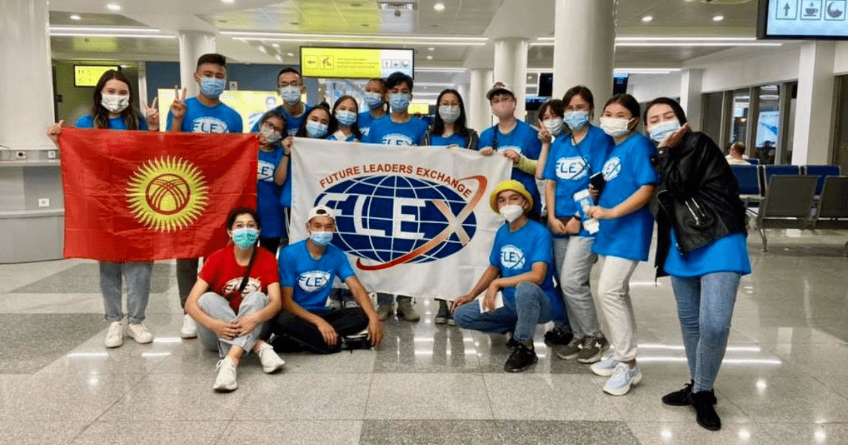 Отправлять больше школьников в США по программе FLEX предложил посол КР