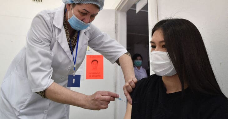 В Кыргызстане запущена онлайн-карта, которая будет показывать процент вакцинированных в организациях