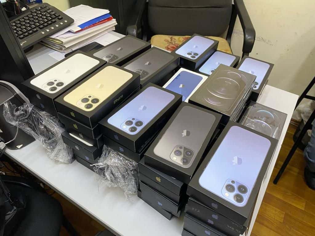 Таможенники аэропорта «Манас» задержали контрабанду айфонов на 8 млн сомов