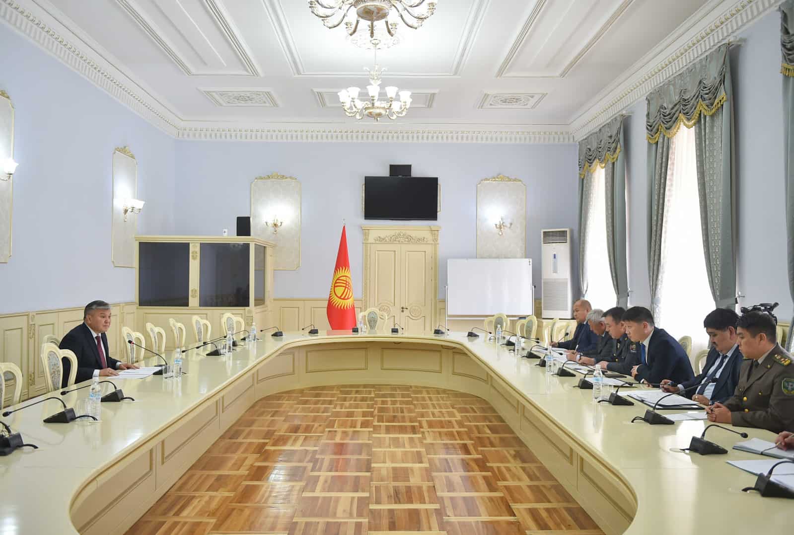 Пункты пропуска на кыргызско-казахстанской границе передаются Налоговой службе