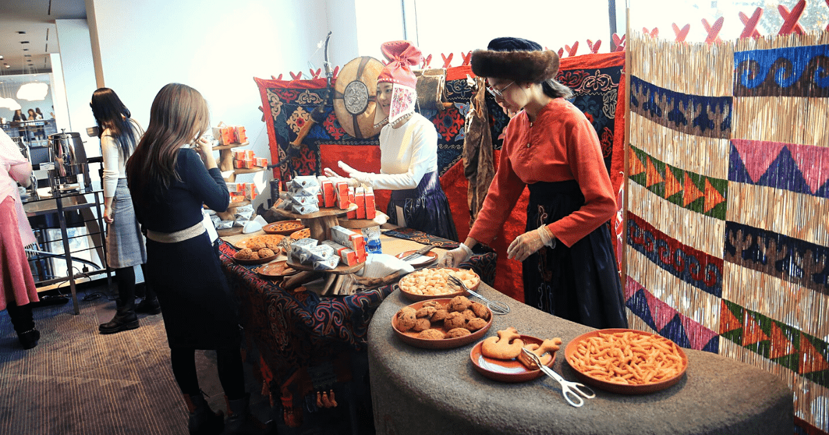 Кыргызские орехи, мед и сухофрукты представили европейцам на бизнес-форуме. ФОТО