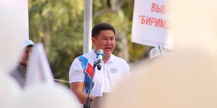 Гид по образованию, водитель соратника Бакиевых — несколько фактов об и.о. министра цифры