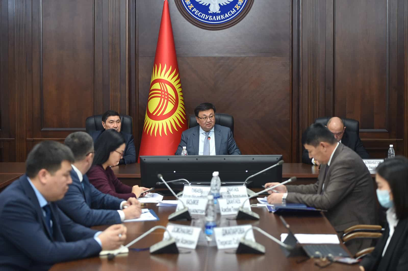 Кабмин потребовал дебюрократизировать рабочие процессы в госорганах