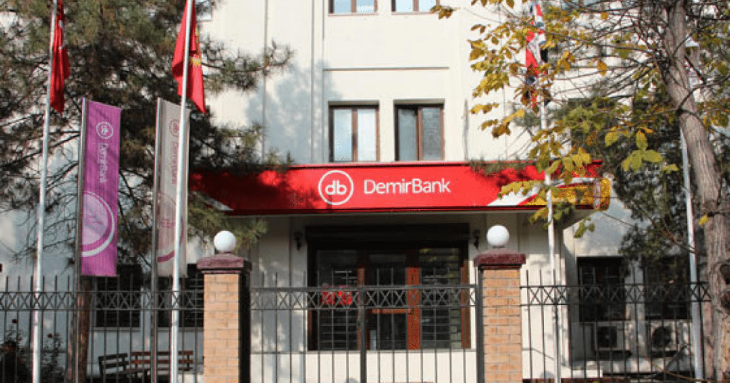 «Демир Банк» ввел ограничения по валютным операциям