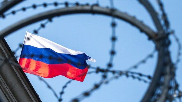 У бизнеса КР из-за санкций против российских банков появились трудности при переводе денег