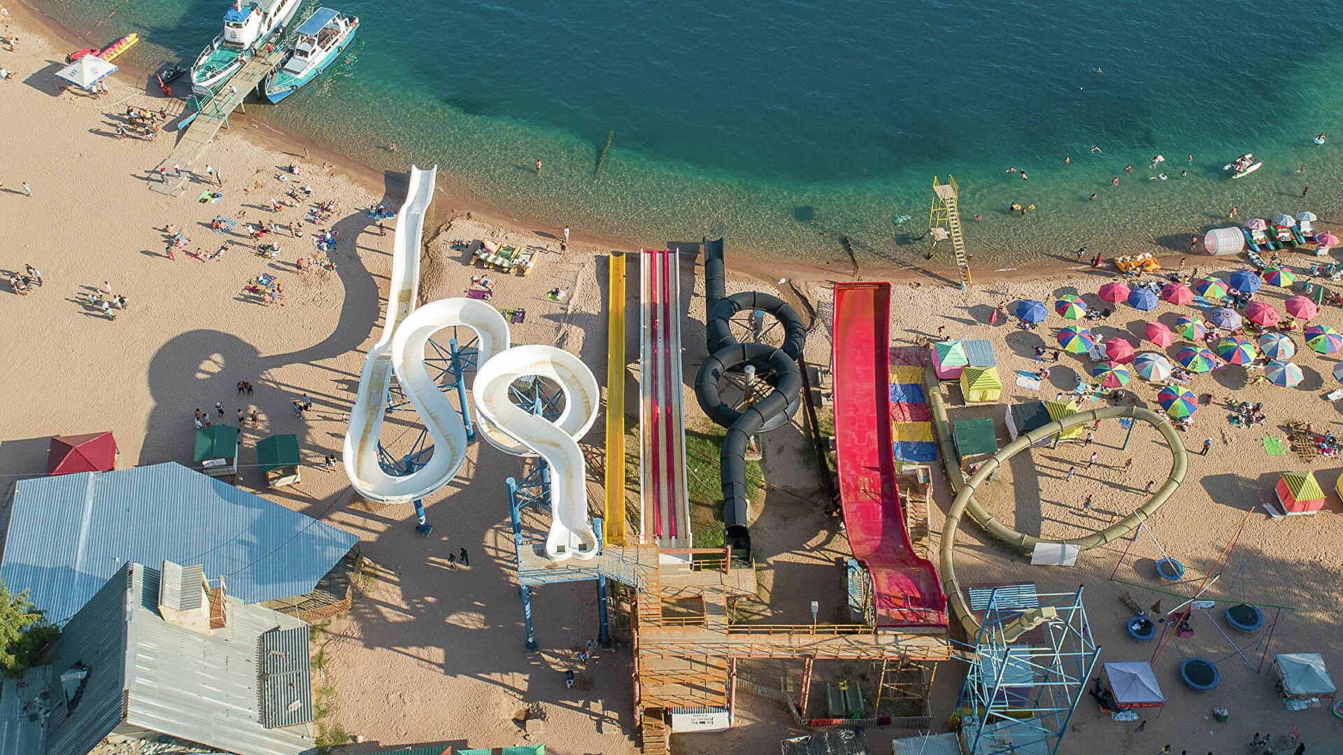 Депутат потребовал снести объекты, построенные в 30-40 метрах от Иссык-Куля