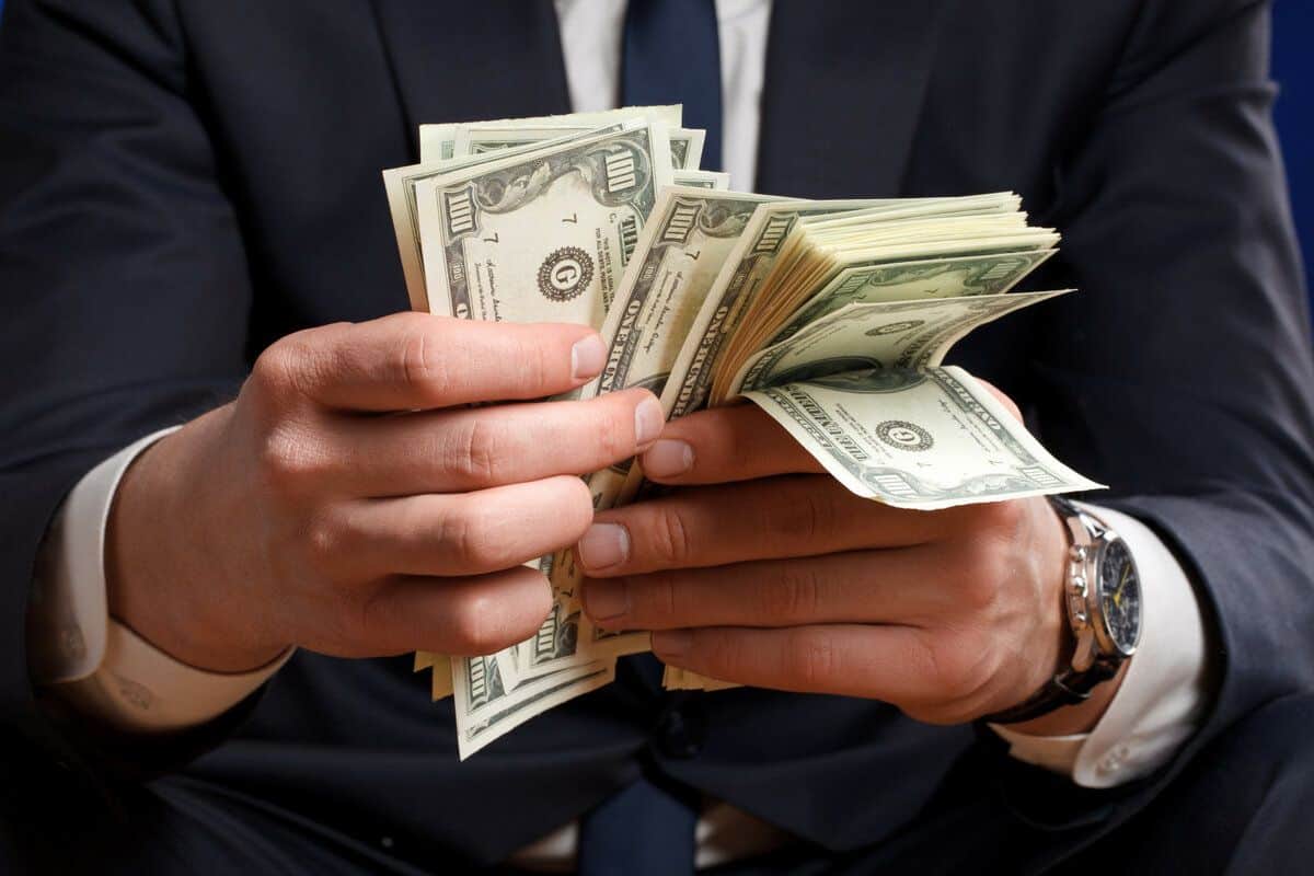 Чистая прибыль финсектора выросла за год в 1.5 раза – до 20.5 млрд сомов