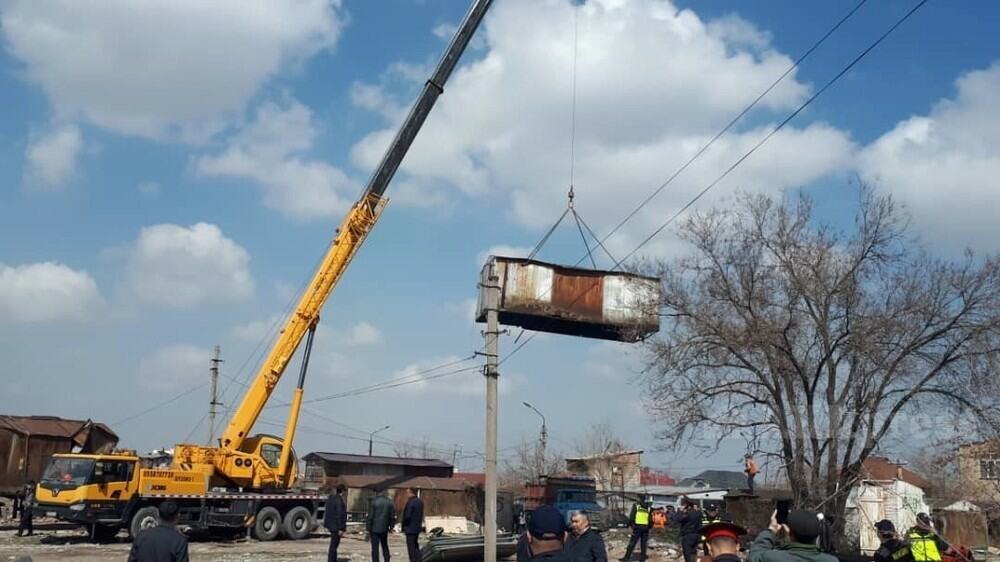 Земли под снесенными гаражами в 11 мкр Бишкека переданы Управделами президента – Кадыр Атамбаев