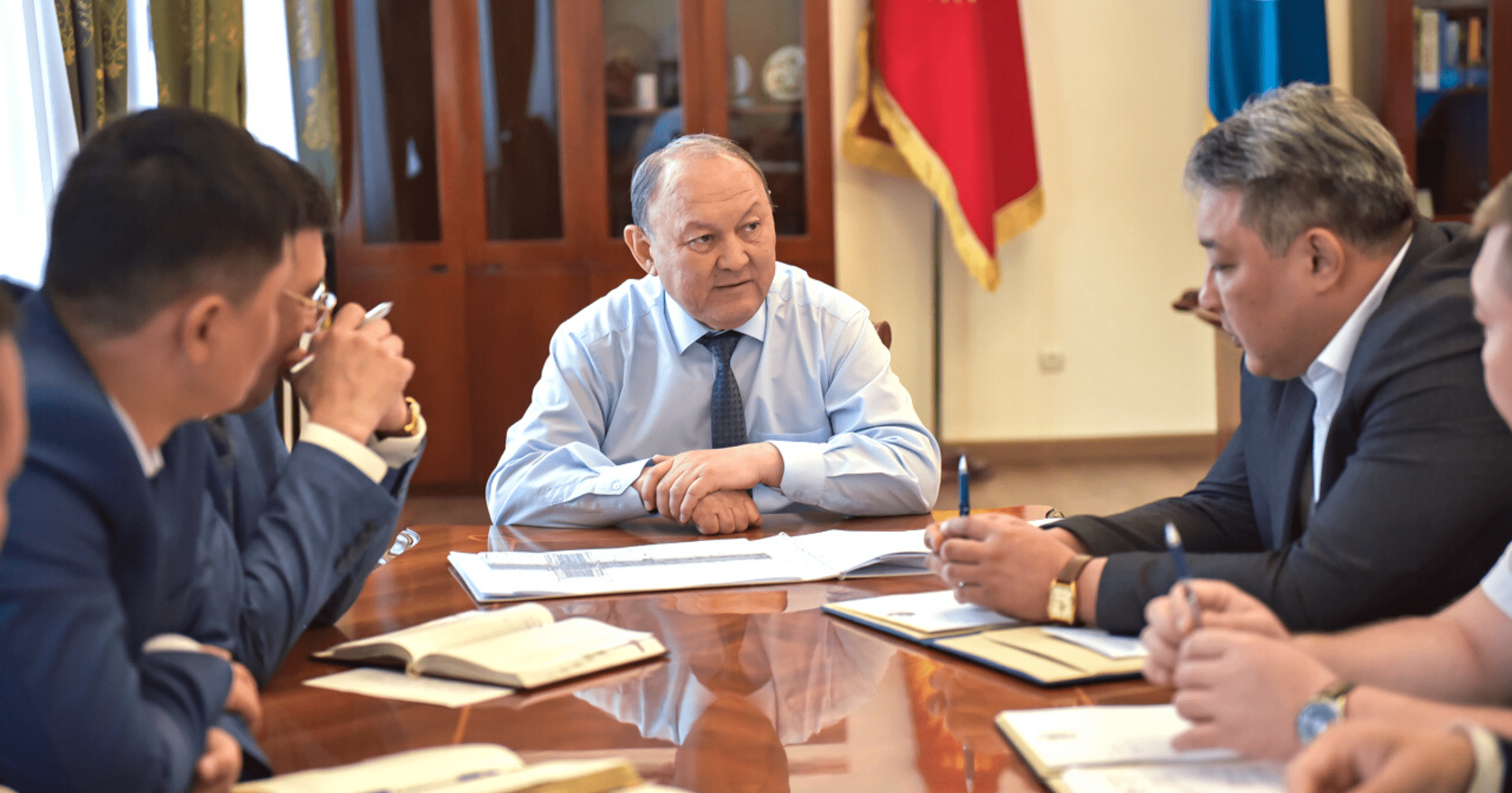 Мэр Бишкека поручил обследовать дороги для размещения дополнительных парковочных мест