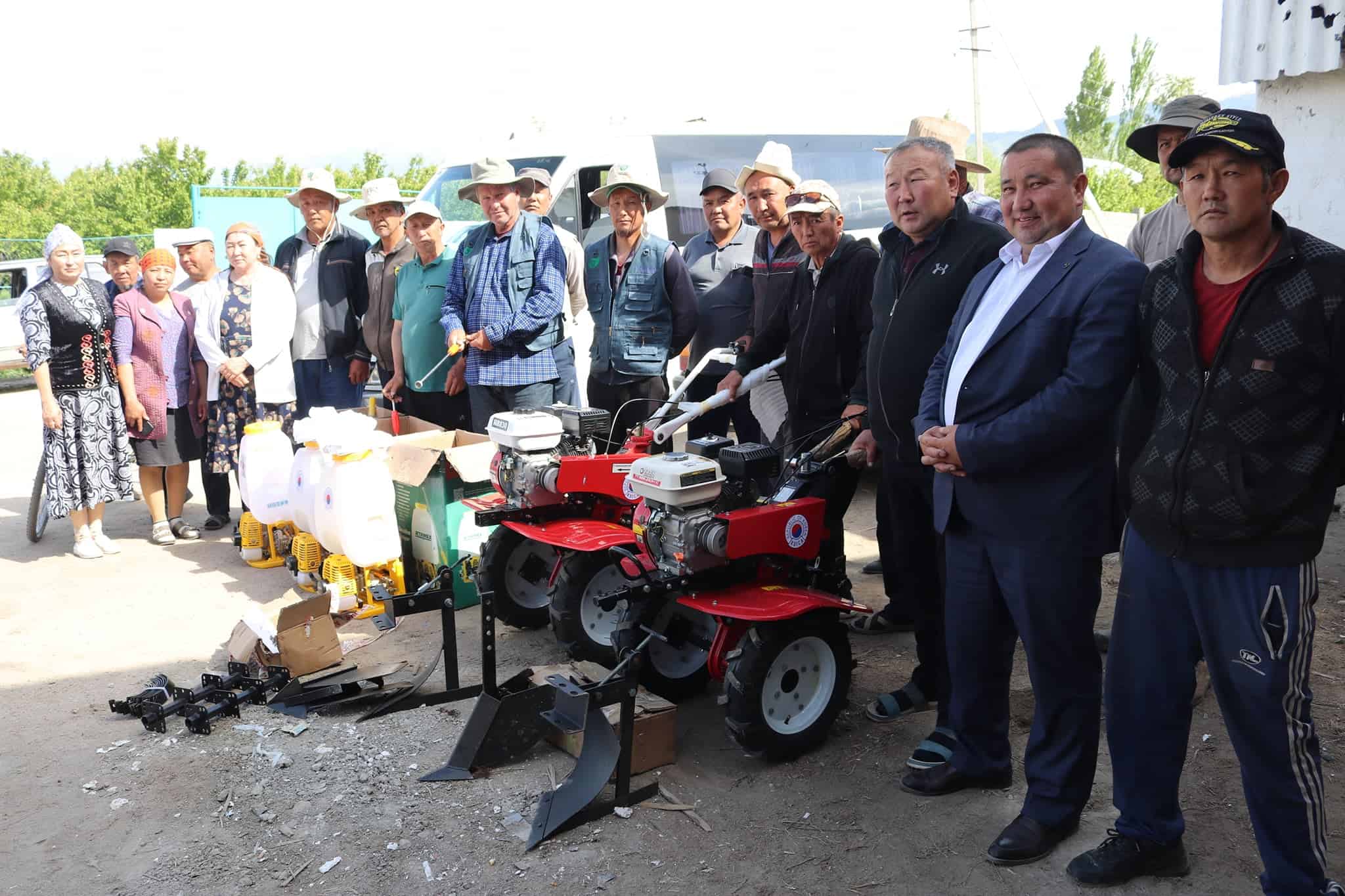 KOICA передала аграриям Иссык-Куля сельхозтехнику