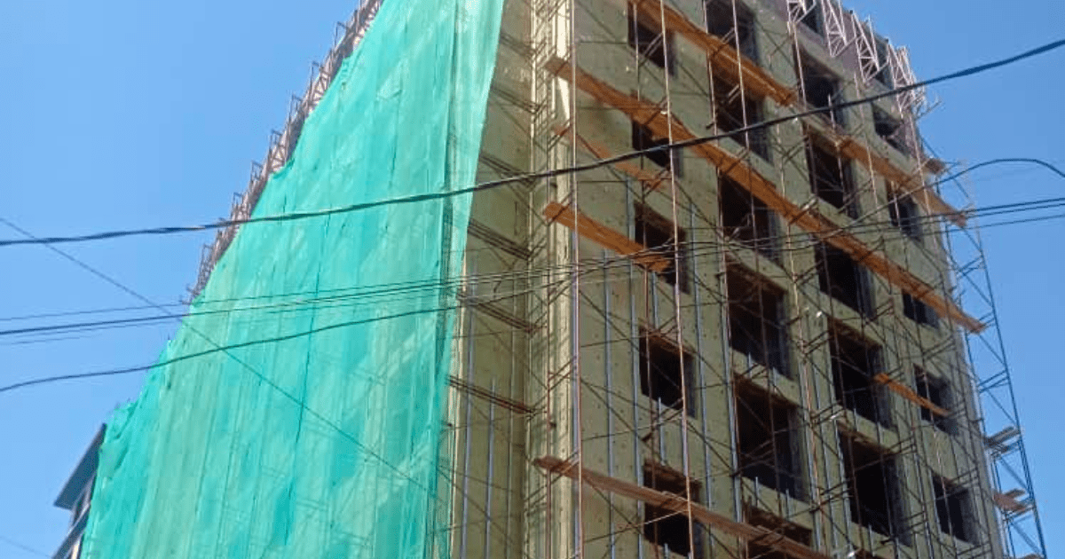 Второй блок жилого дома Nova Grand в Бишкеке строят самовольно — собственник участка экс-мэр Джалал-Абада