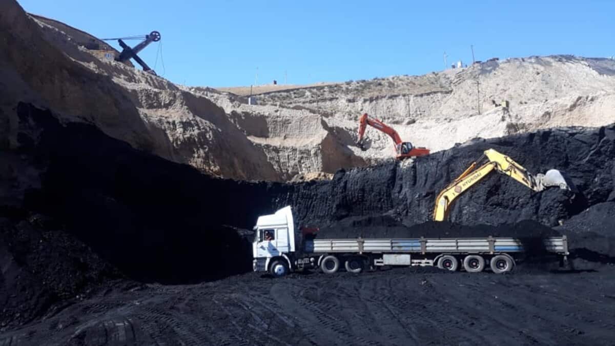 Началась отгрузка угля из Кара-Кече по цене 1 450 сомов за тонну